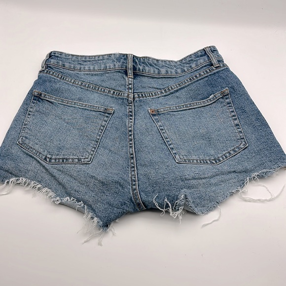 H & M Blue Denim Frayed Hem Women's Festival Shorts high waisted size 10 (A47) - Picture 2 of 8